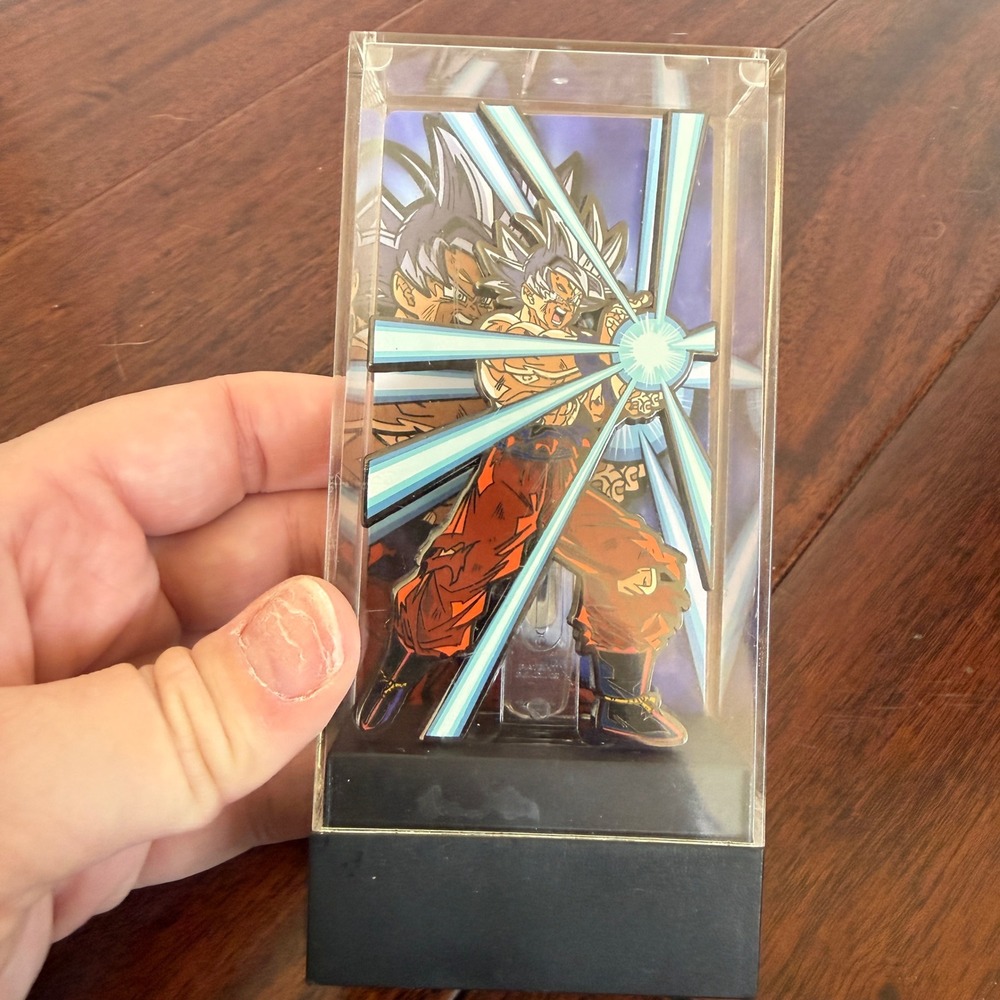 FiGPiN Dragon‎ Ball Super Goku Kamehameha Enamel Pin Display Case Fandom Anime
